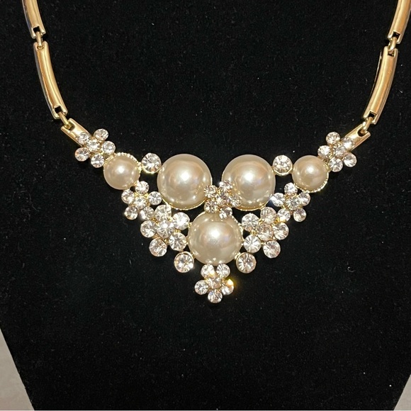Prom/Special Occasion Necklace and Earrings, Gold with Pearl and Rhinestones - Picture 6 of 16